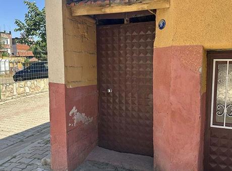 İzmir’de şoke eden olay! Evin kapısına asılan poşetten bebek çıktı