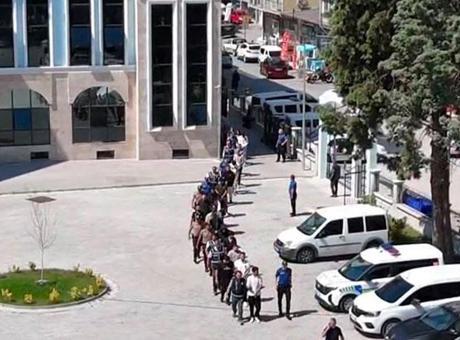 Telefonundaki bilgiler her şeyi ele verdi! Kütahya’daki uyuşturucu operasyonunda 28 gözaltı